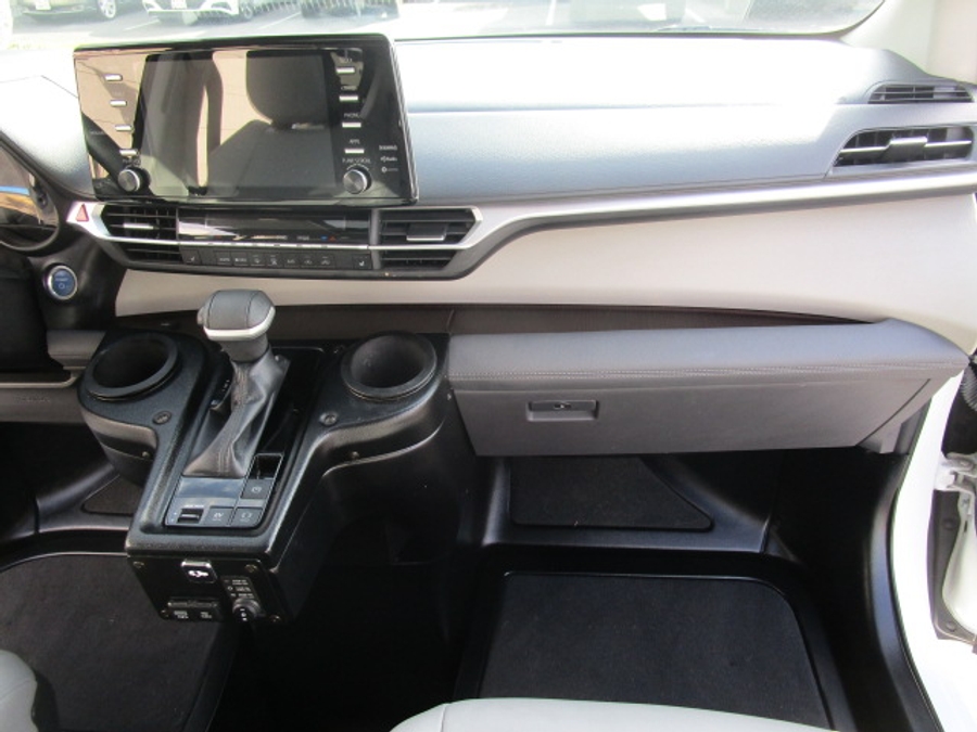 Used 2022 Toyota Sienna Hybrid XLE - BraunAbility Side Entry Entry Fold Out Automatic Ramp