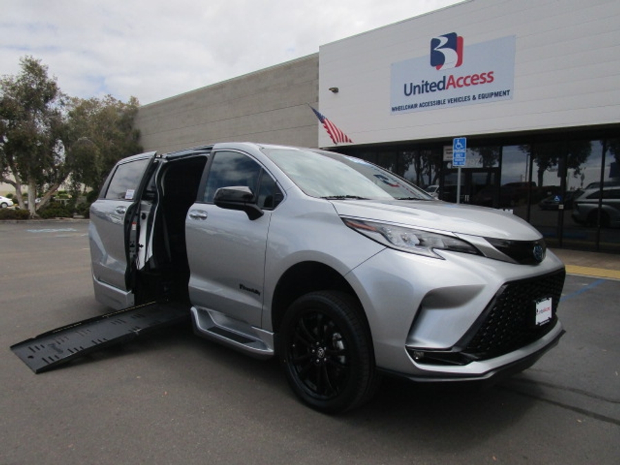 Used 2023 Toyota Sienna Hybrid XSE Sport - BraunAbility Side Entry Entry Fold Out Automatic Ramp