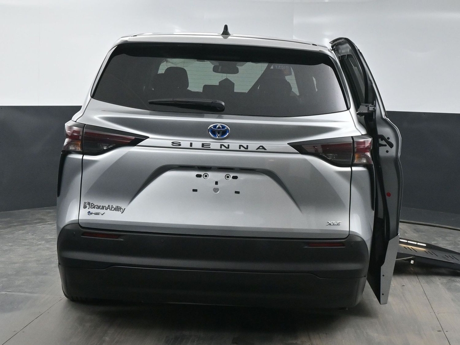 New 2025 Toyota Sienna Hybrid XLE Base - BraunAbility Side Entry Entry Fold Out Automatic Ramp