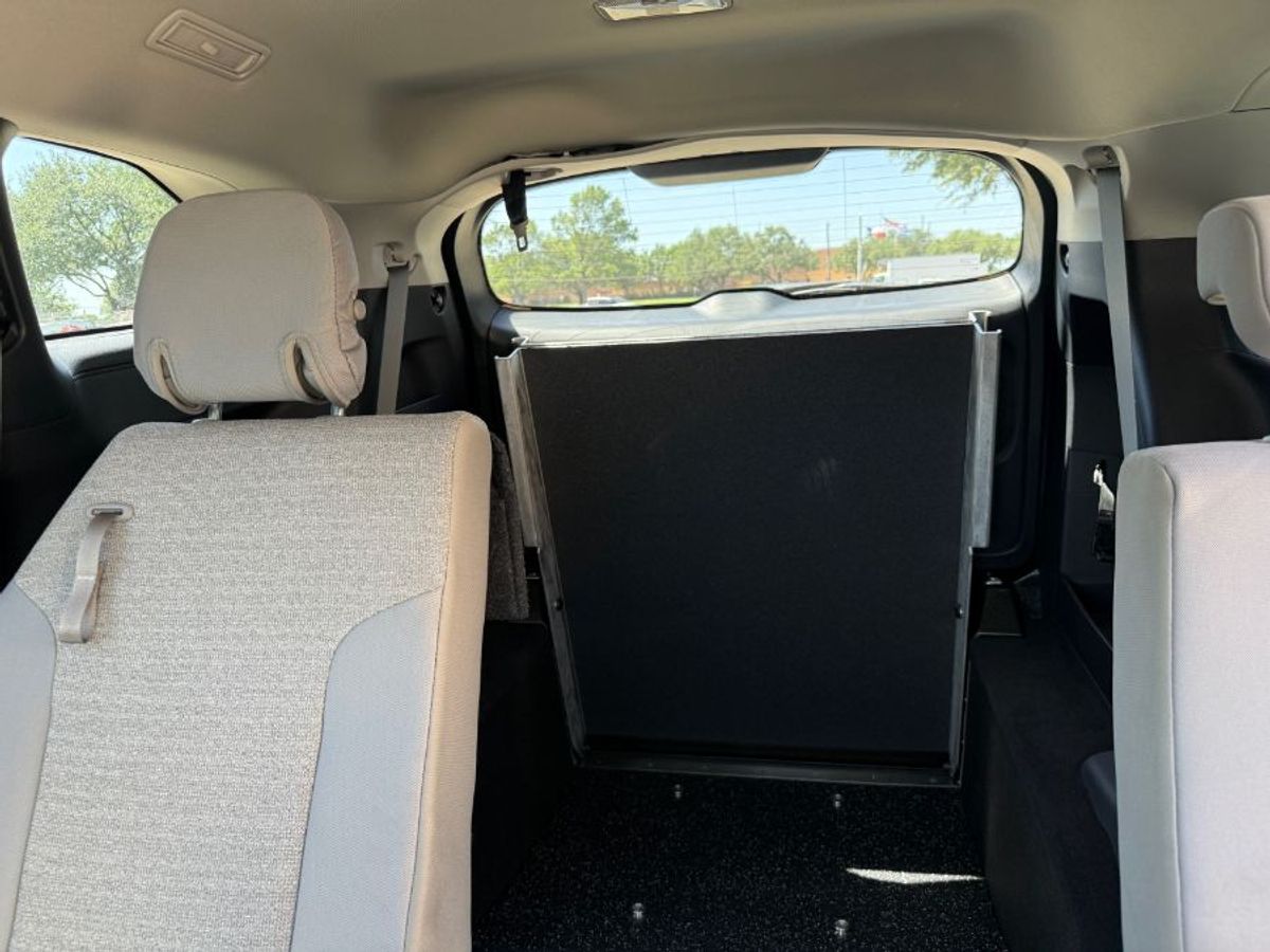 White Toyota Sienna image number 12