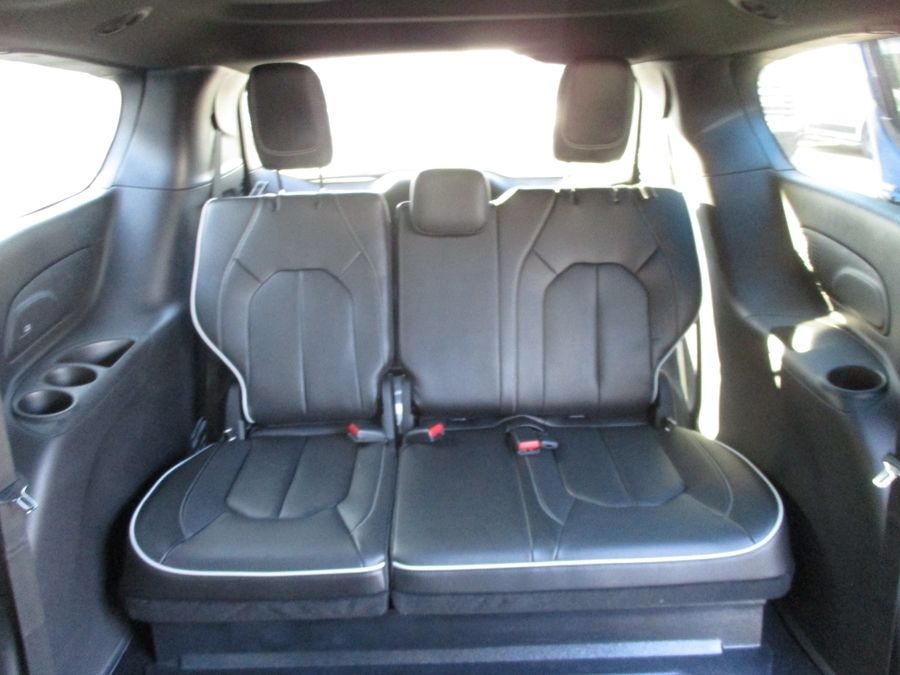 Blue Chrysler Pacifica image number 3