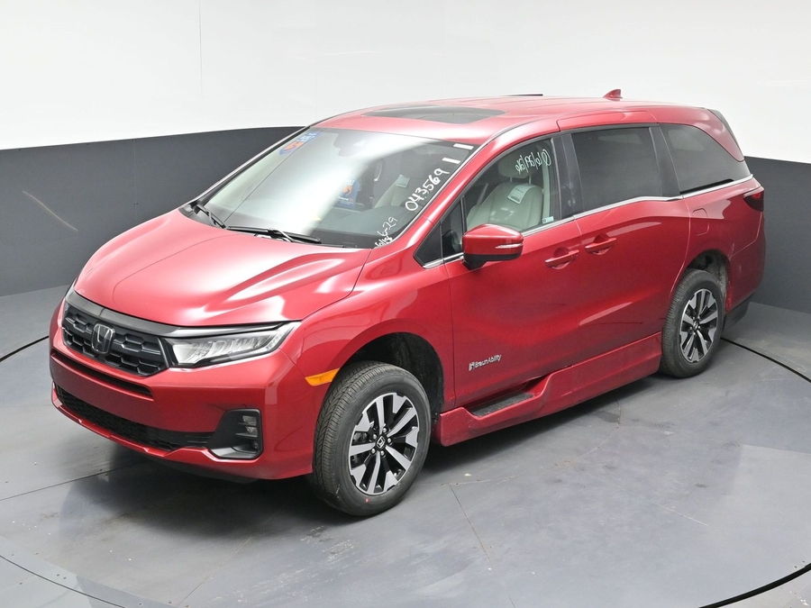 Red Honda Odyssey image number 21