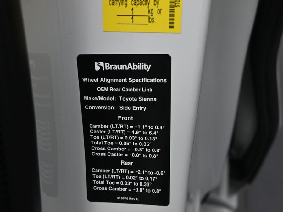 New 2026 Toyota Sienna Hybrid XLE Base - BraunAbility Side Entry Fold Out Automatic Ramp
