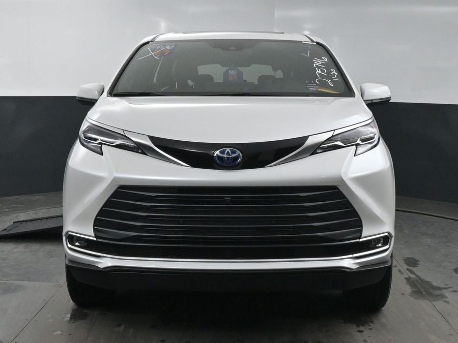 New 2025 Toyota Sienna Hybrid Platinum - BraunAbility Side Entry Entry In Floor Automatic Ramp