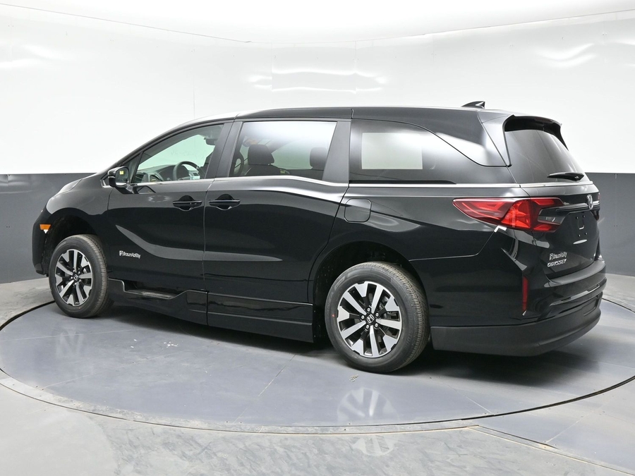 Black Honda Odyssey image number 3