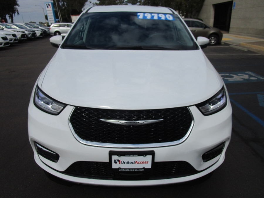 Used 2023 Chrysler Pacifica Touring L Safety - BraunAbility Side Entry Entry In Floor Automatic Ramp