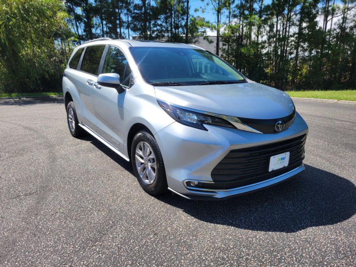 2024 TOYOTA SIENNA - Image 2