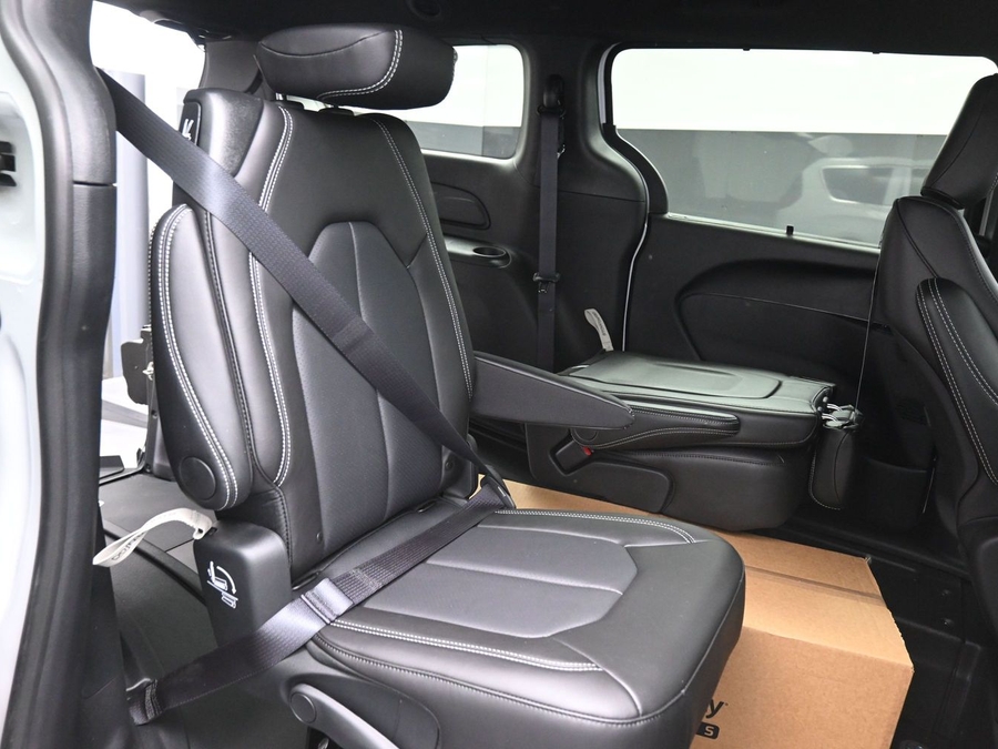 New 2026 Chrysler Voyager LX - BraunAbility Rear Entry Entry Fold Out Manual Ramp
