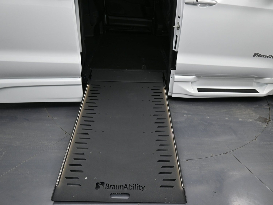 New 2025 Chrysler Pacifica Select Safety - BraunAbility Side Entry Entry In Floor Automatic Ramp