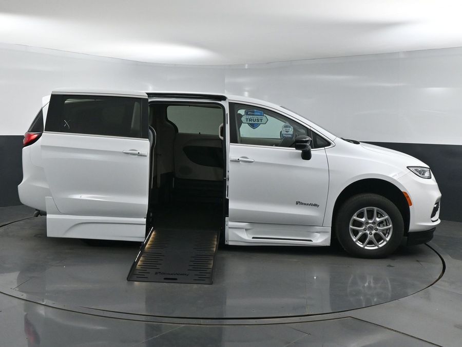 Used 2024 Chrysler Pacifica Touring L - BraunAbility Side Entry Entry Fold Out Automatic Ramp