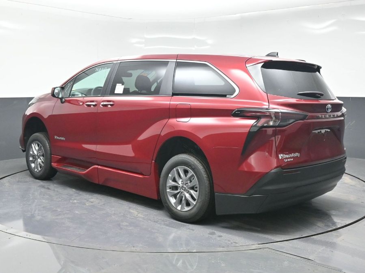 2025 TOYOTA SIENNA - Image 5