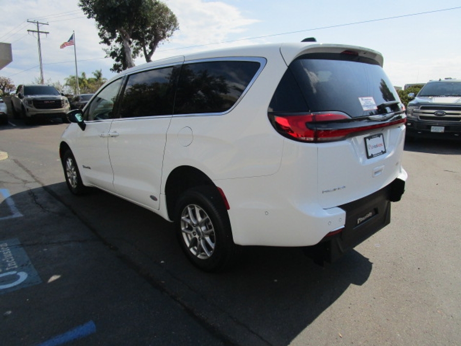 New 2026 Chrysler Pacifica Select Safety - BraunAbility Rear Entry Fold Out Manual Ramp