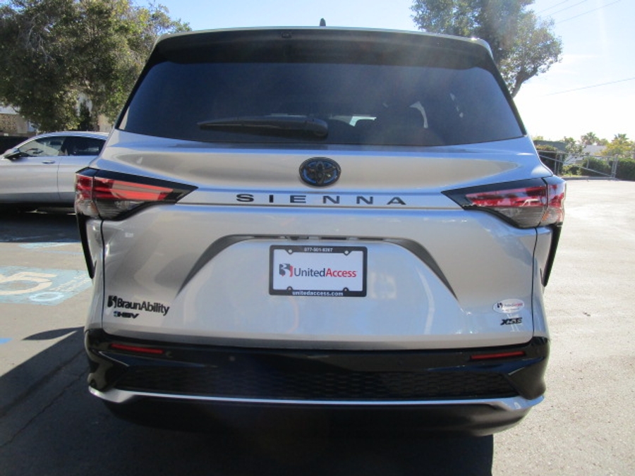 New 2025 Toyota Sienna Hybrid XSE Sport - BraunAbility Side Entry Entry Fold Out Automatic Ramp