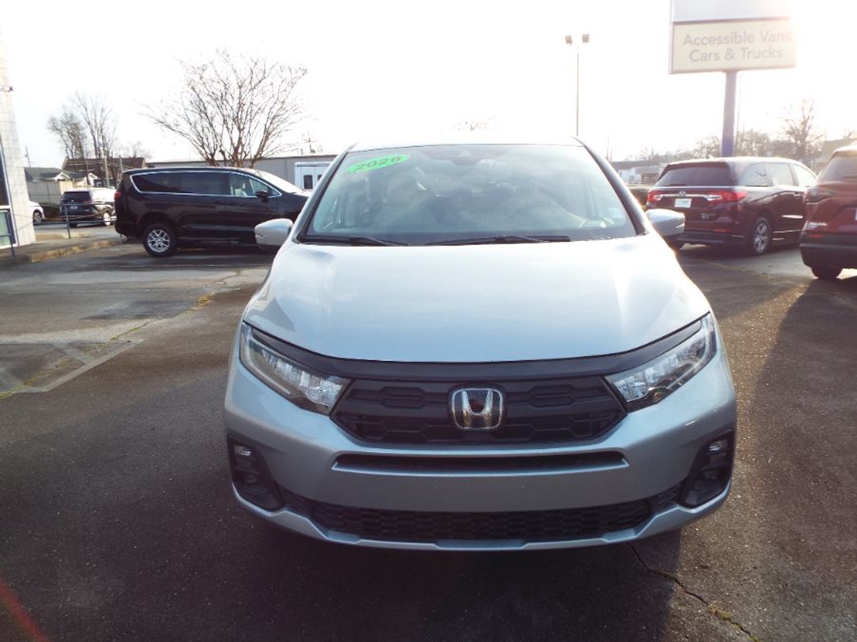 Silver Honda Odyssey image number 2