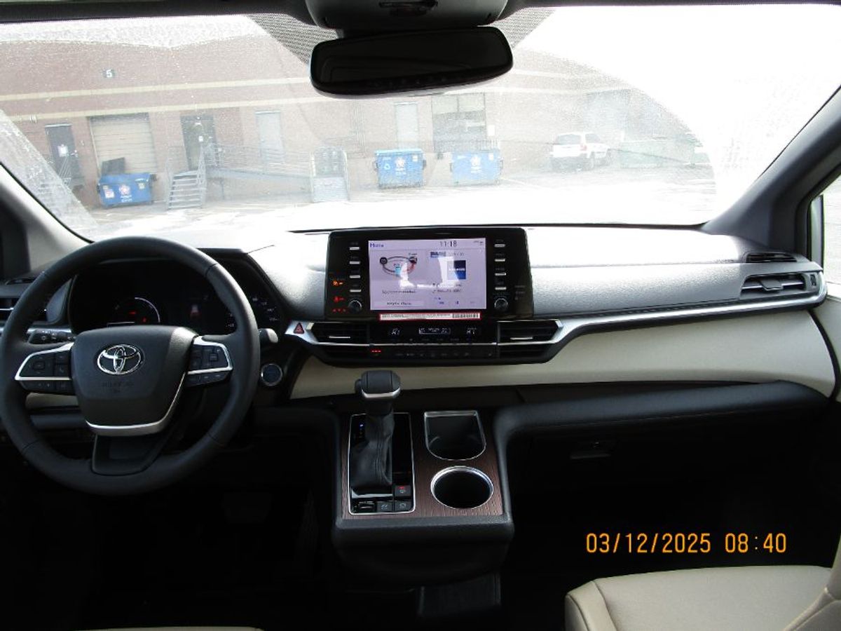 2024 TOYOTA SIENNA - Image 13