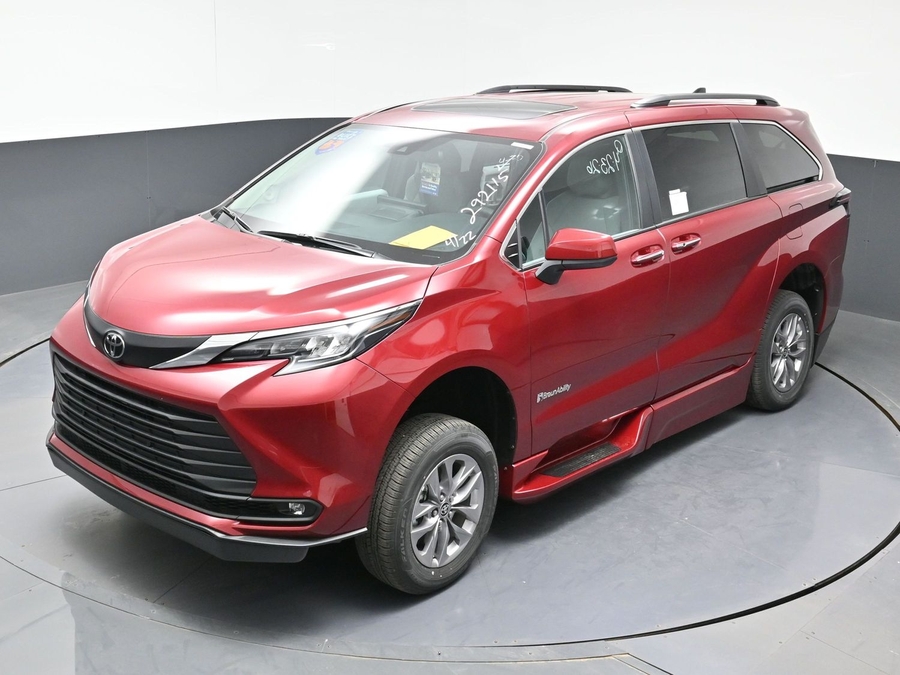 New 2026 Toyota Sienna Hybrid XLE Add - BraunAbility Side Entry Entry In Floor Automatic Ramp