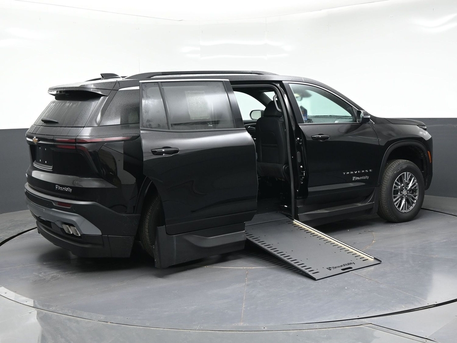 New 2027 Chevrolet Traverse 1LT - BraunAbility Side Entry In Floor Automatic Ramp