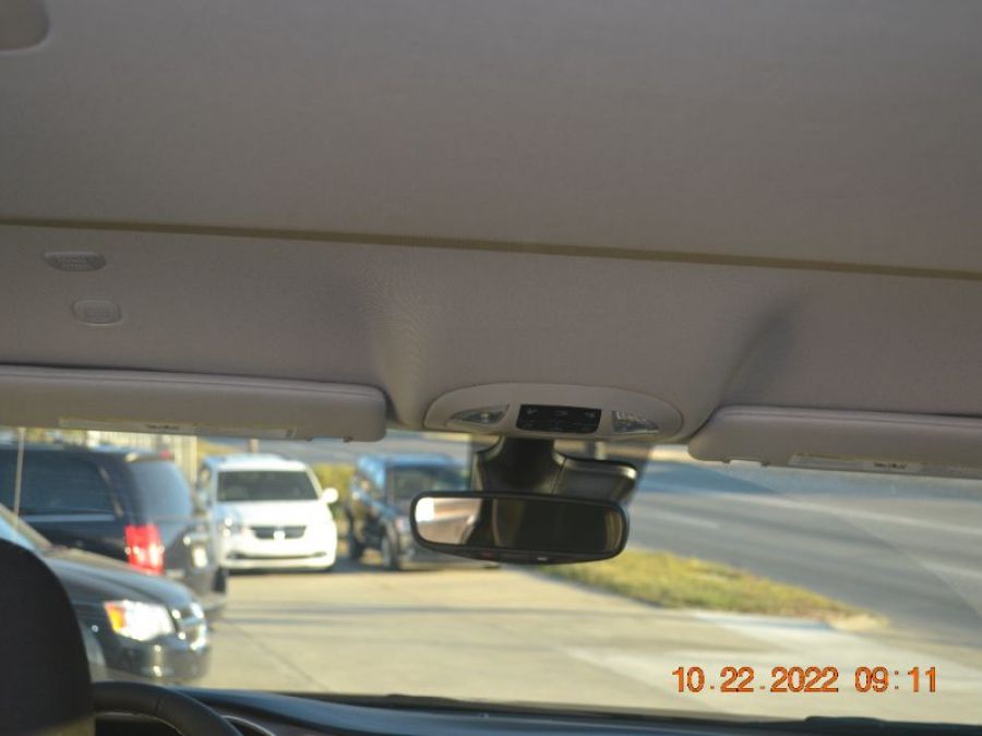 Black Chrysler Voyager image number 16