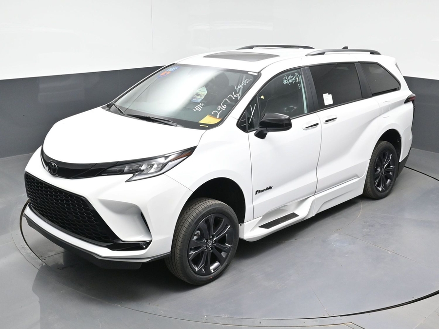 New 2026 Toyota Sienna Hybrid XSE Sport - BraunAbility Side Entry Entry In Floor Automatic Ramp