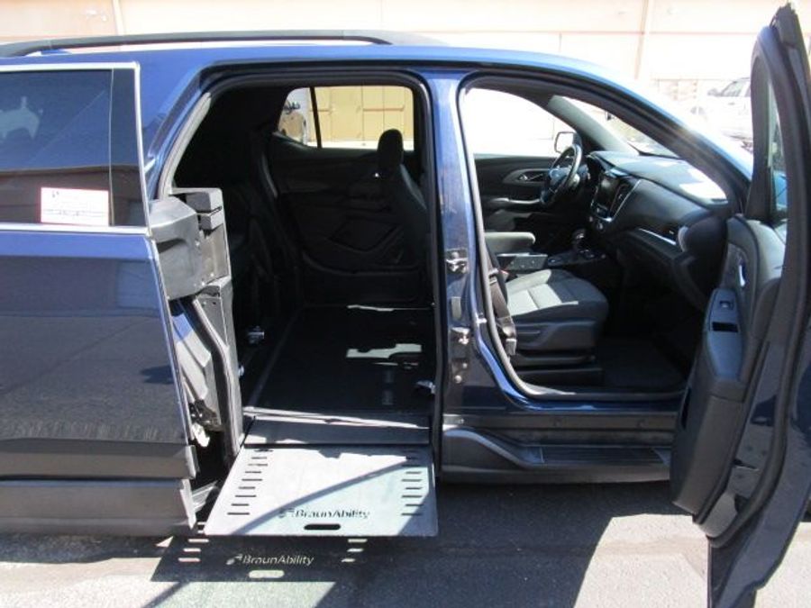 Used 2022 Chevrolet Traverse 1LT - BraunAbility Side Entry Entry In Floor Automatic Ramp