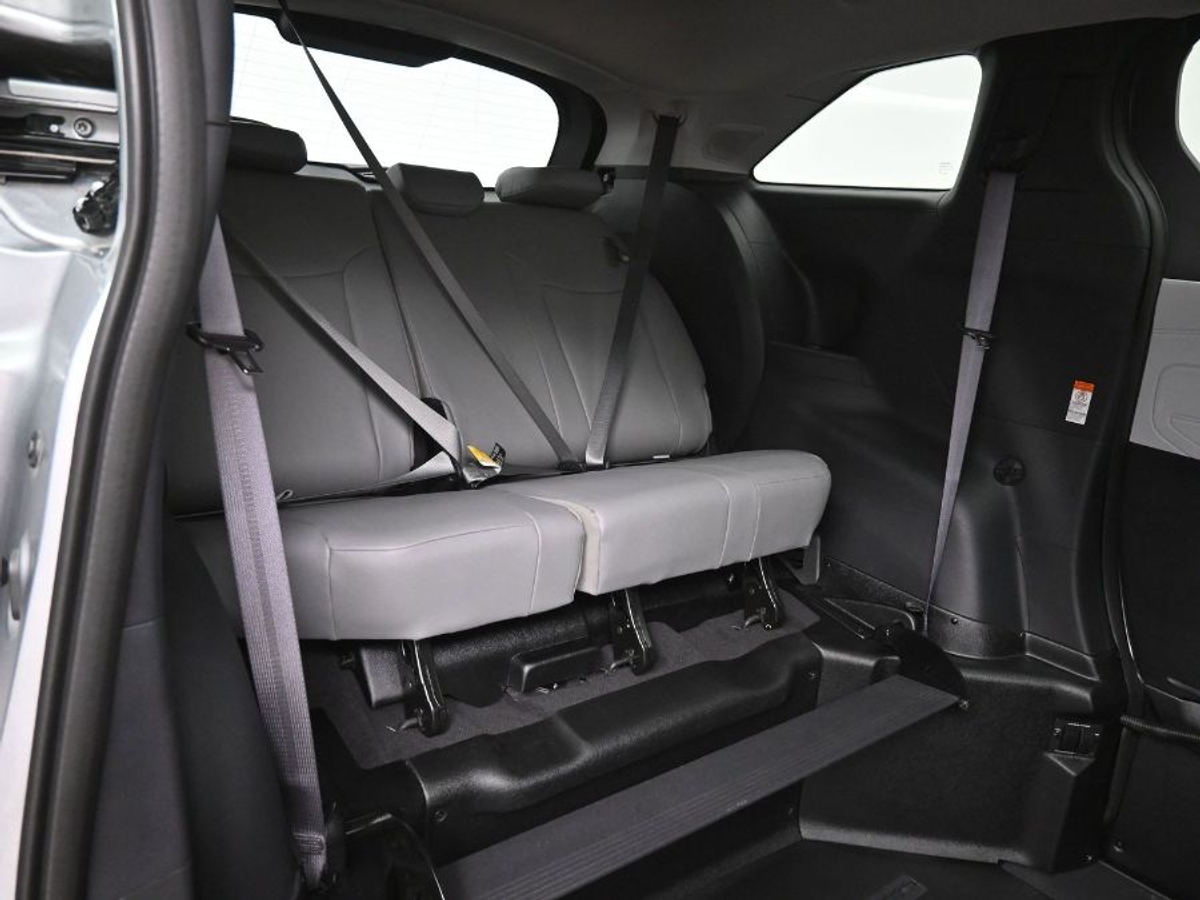 2025 TOYOTA SIENNA - Image 10
