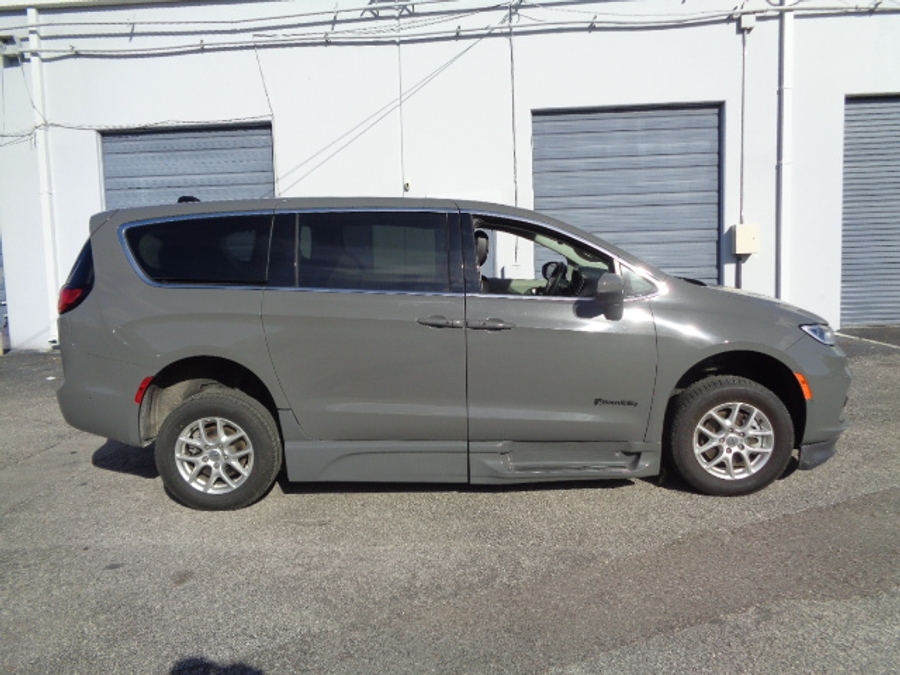 Used 2023 Chrysler Pacifica Touring L - BraunAbility Side Entry Entry Fold Out Automatic Ramp