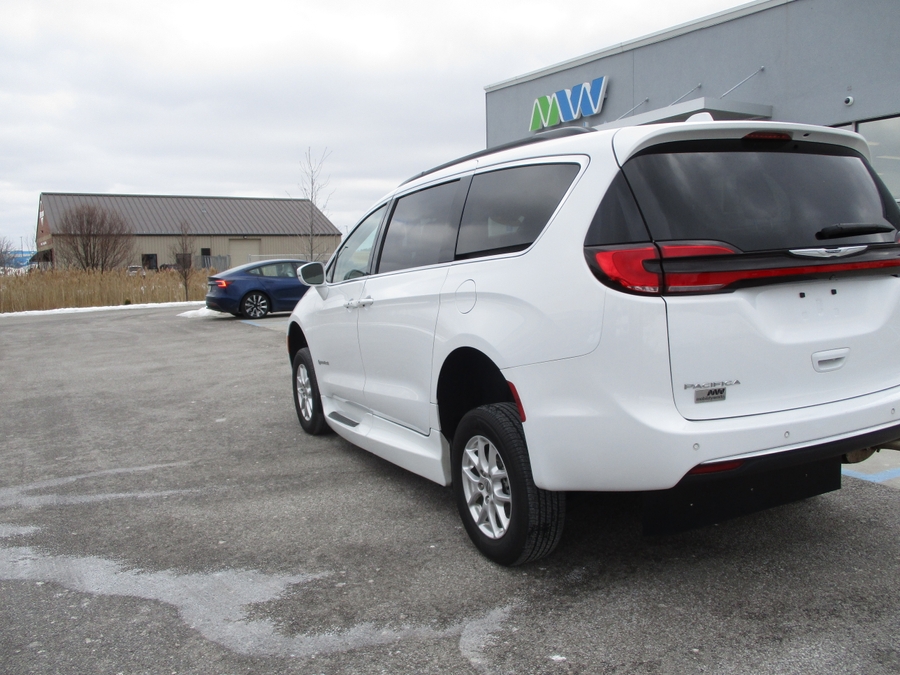 2022 CHRYSLER PACIFICA - Image 4