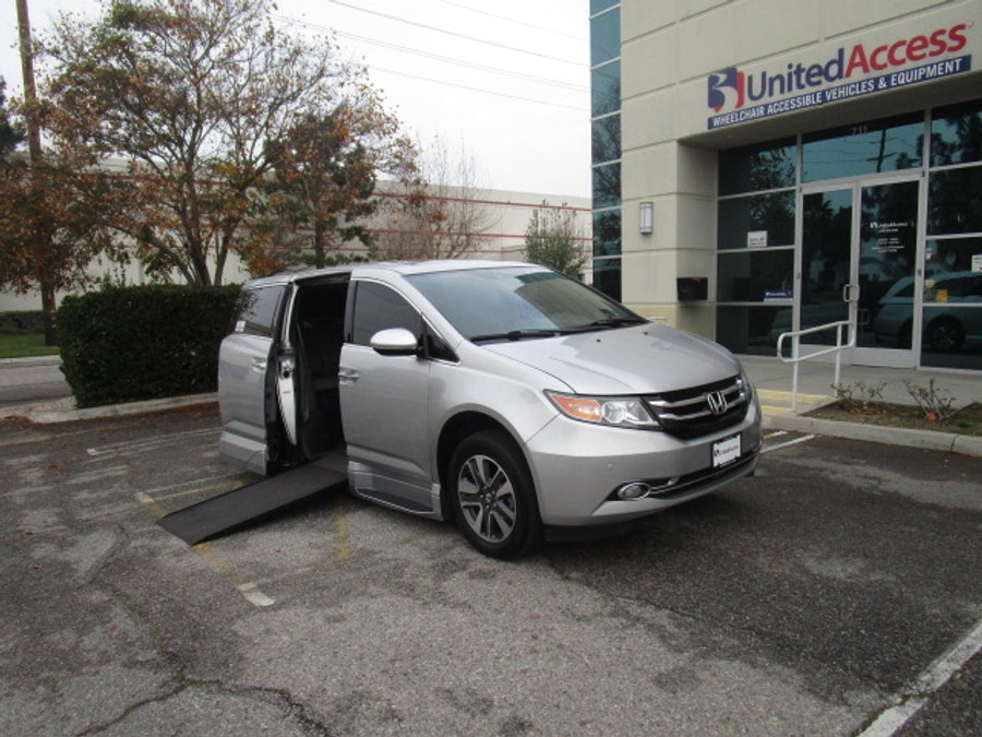 Used 2015 Honda Odyssey Touring Elite - VMI Side Entry Entry In Floor Automatic Ramp