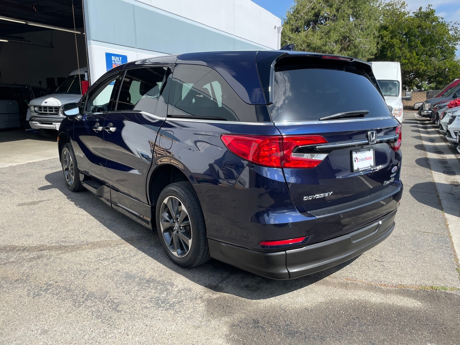 Used 2022 Honda Odyssey Elite - BraunAbility Side Entry Entry In Floor Automatic Ramp