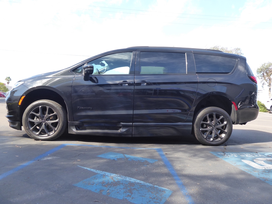 Used 2023 Chrysler Pacifica Touring L - BraunAbility Side Entry Fold Out Automatic Ramp