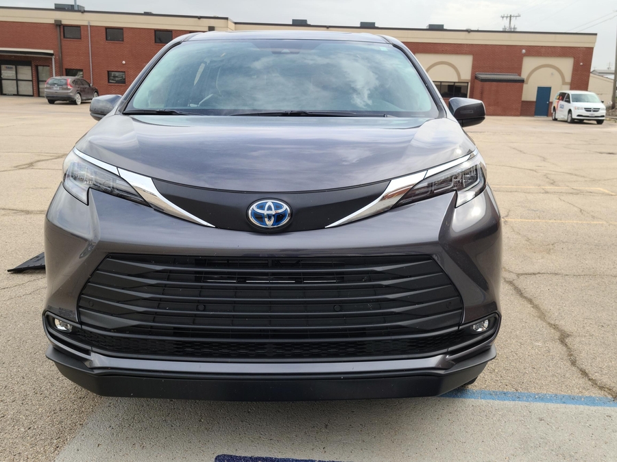 Used 2025 Toyota Sienna Hybrid XLE - BraunAbility Side Entry Entry In Floor Automatic Ramp
