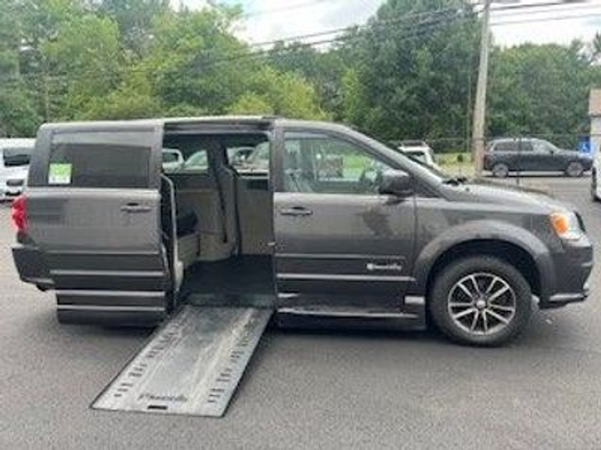 2017 Dodge Grand Caravan SXT's photo