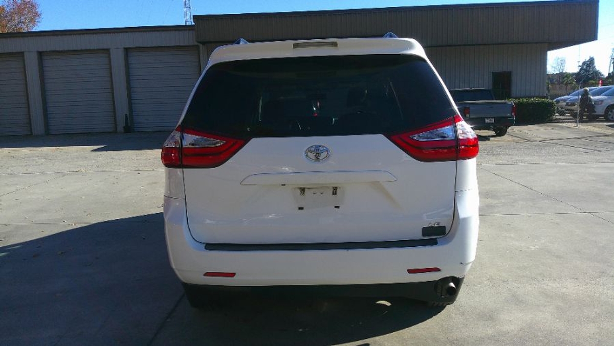 2017 TOYOTA SIENNA - Image 5