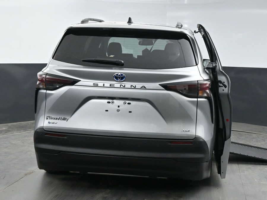 New 2025 Toyota Sienna Hybrid XLE Plus - BraunAbility Side Entry Entry In Floor Automatic Ramp