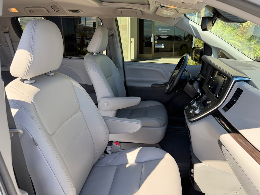 Used 2018 Toyota Sienna XLE - BraunAbility Side Entry Fold Out Automatic Ramp