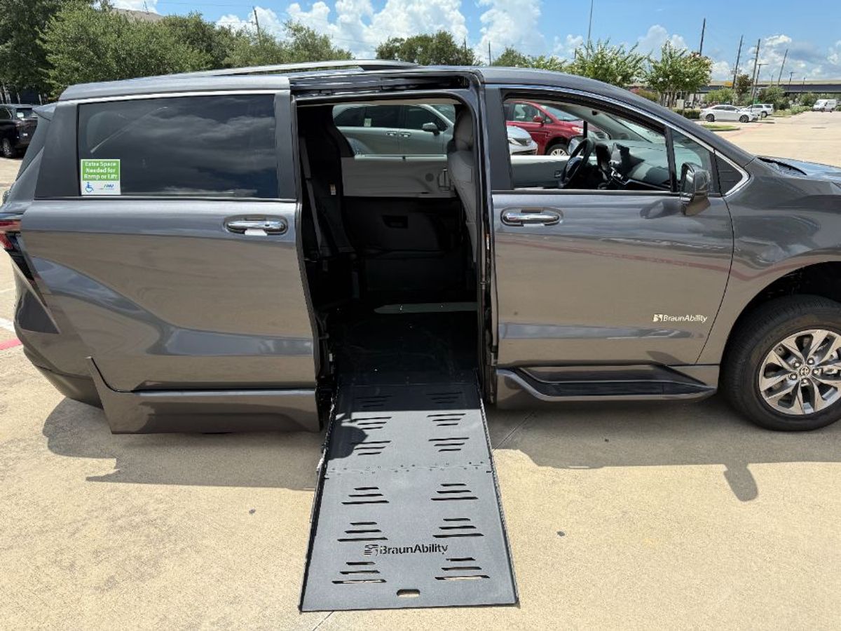 Toyota Sienna gris imagen número 8