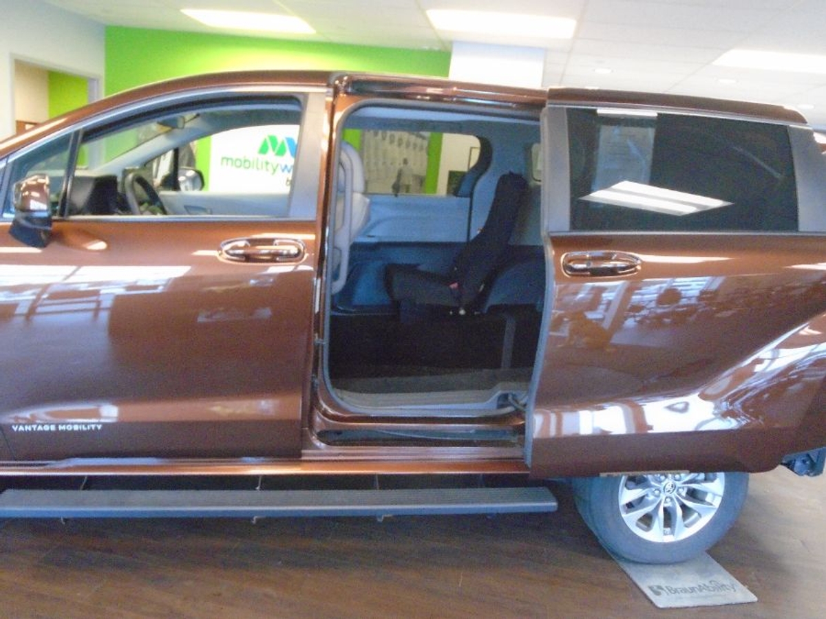 2024 TOYOTA SIENNA - Image 7