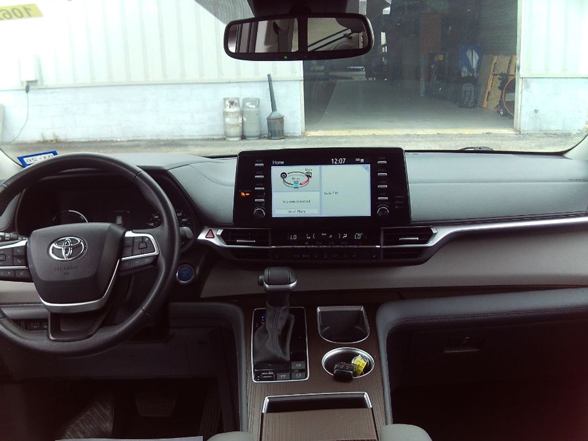 2024 TOYOTA SIENNA - Image 11