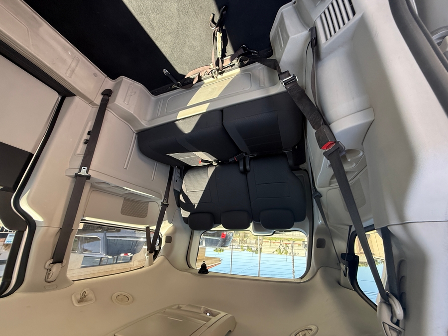 Silver Dodge Grand Caravan image number 8