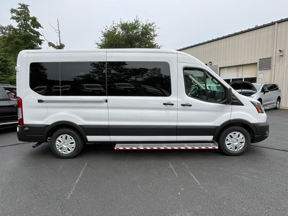 White Ford T350 image number 7