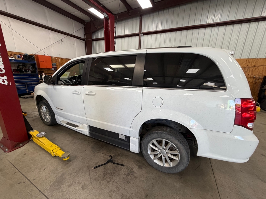 White Dodge Grand Caravan image number 1