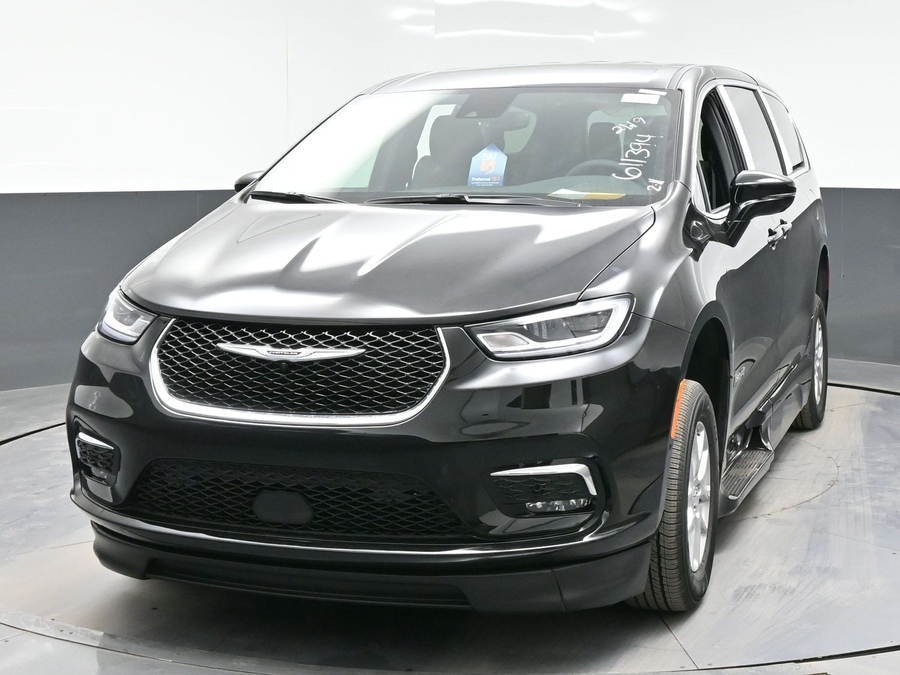 Black Chrysler Pacifica image number 1