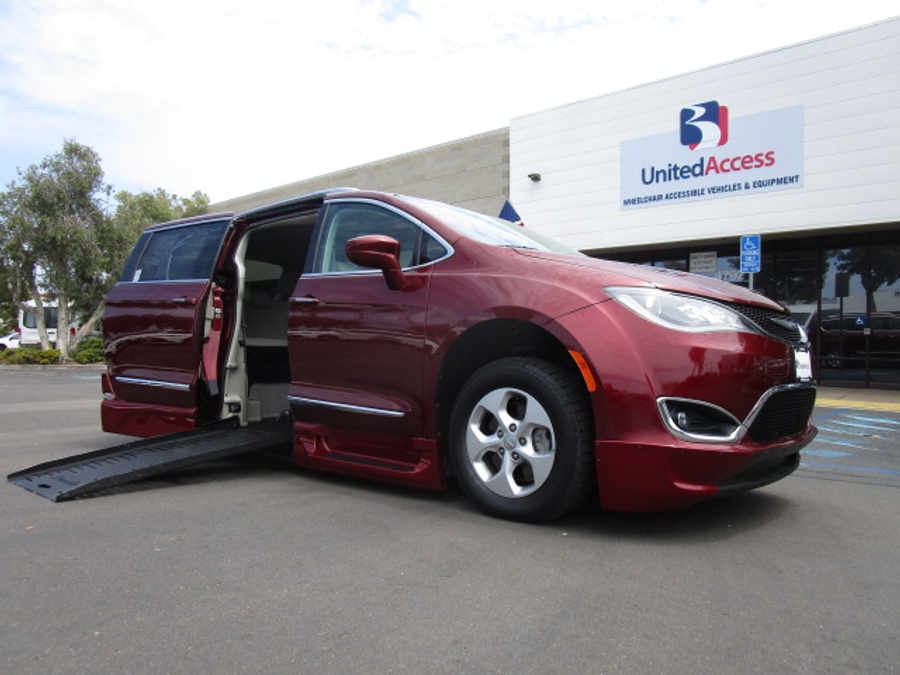 Used 2019 Chrysler Pacifica Limited - BraunAbility Side Entry Entry Fold Out Automatic Ramp