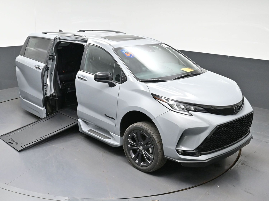 New 2026 Toyota Sienna Hybrid XSE Sport - BraunAbility Side Entry In Floor Automatic Ramp