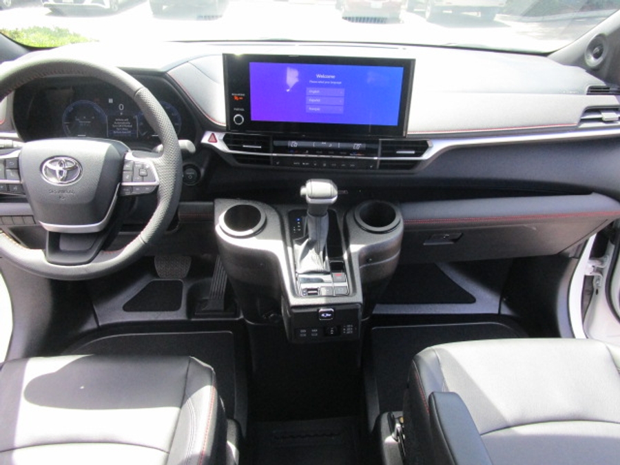 New 2026 Toyota Sienna Hybrid XSE Sport - BraunAbility Side Entry Entry In Floor Automatic Ramp