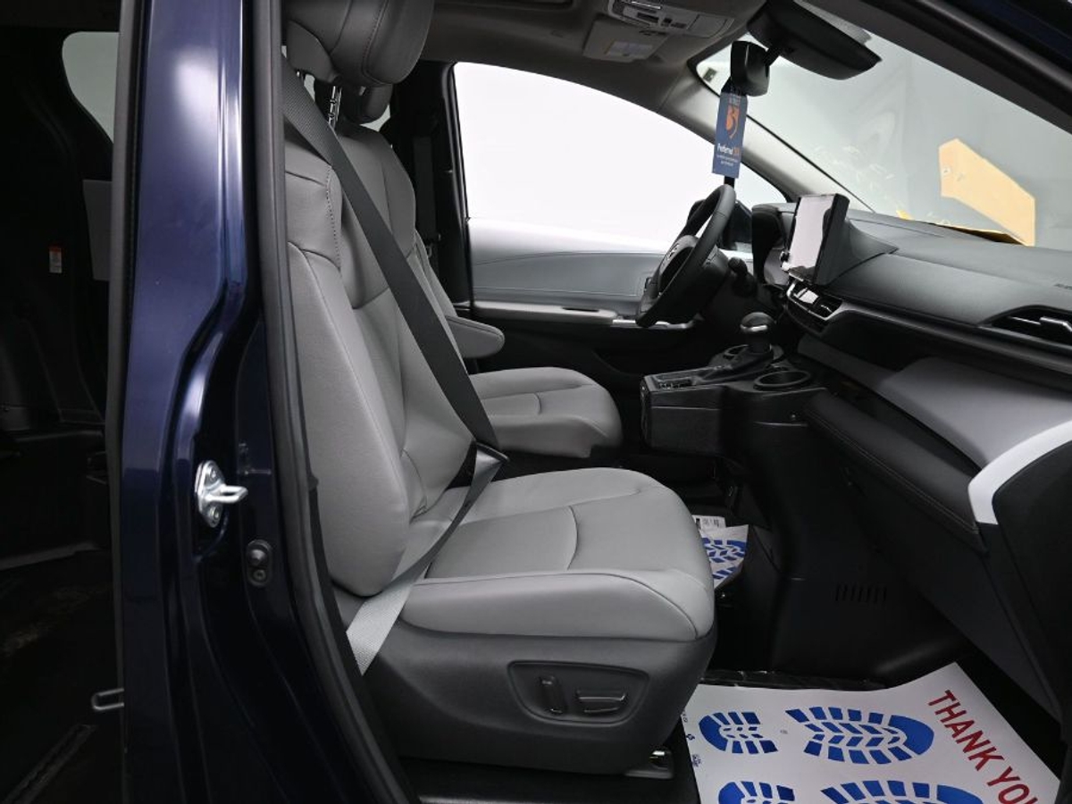 2025 TOYOTA SIENNA - Image 9