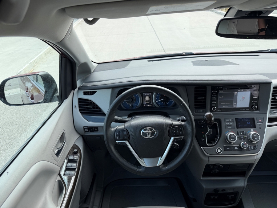 Used 2020 Toyota Sienna XLE - BraunAbility Side Entry In Floor Automatic Ramp