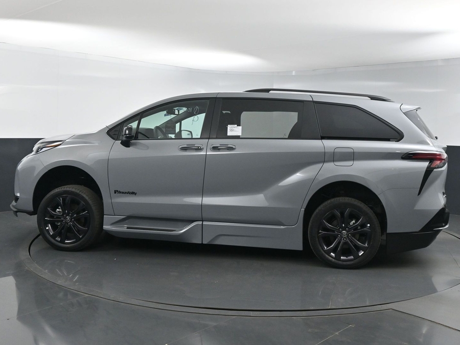 New 2025 Toyota Sienna Hybrid XSE Sport - BraunAbility Side Entry Entry Fold Out Automatic Ramp