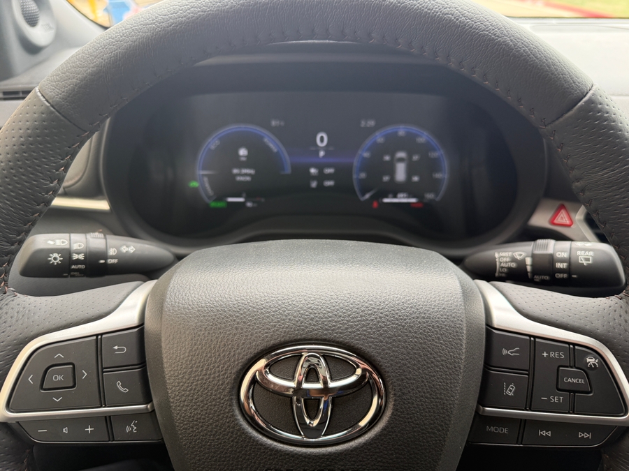 New 2025 Toyota Sienna Hybrid Platinum AWD - VMI Side Entry Entry In Floor Automatic Ramp