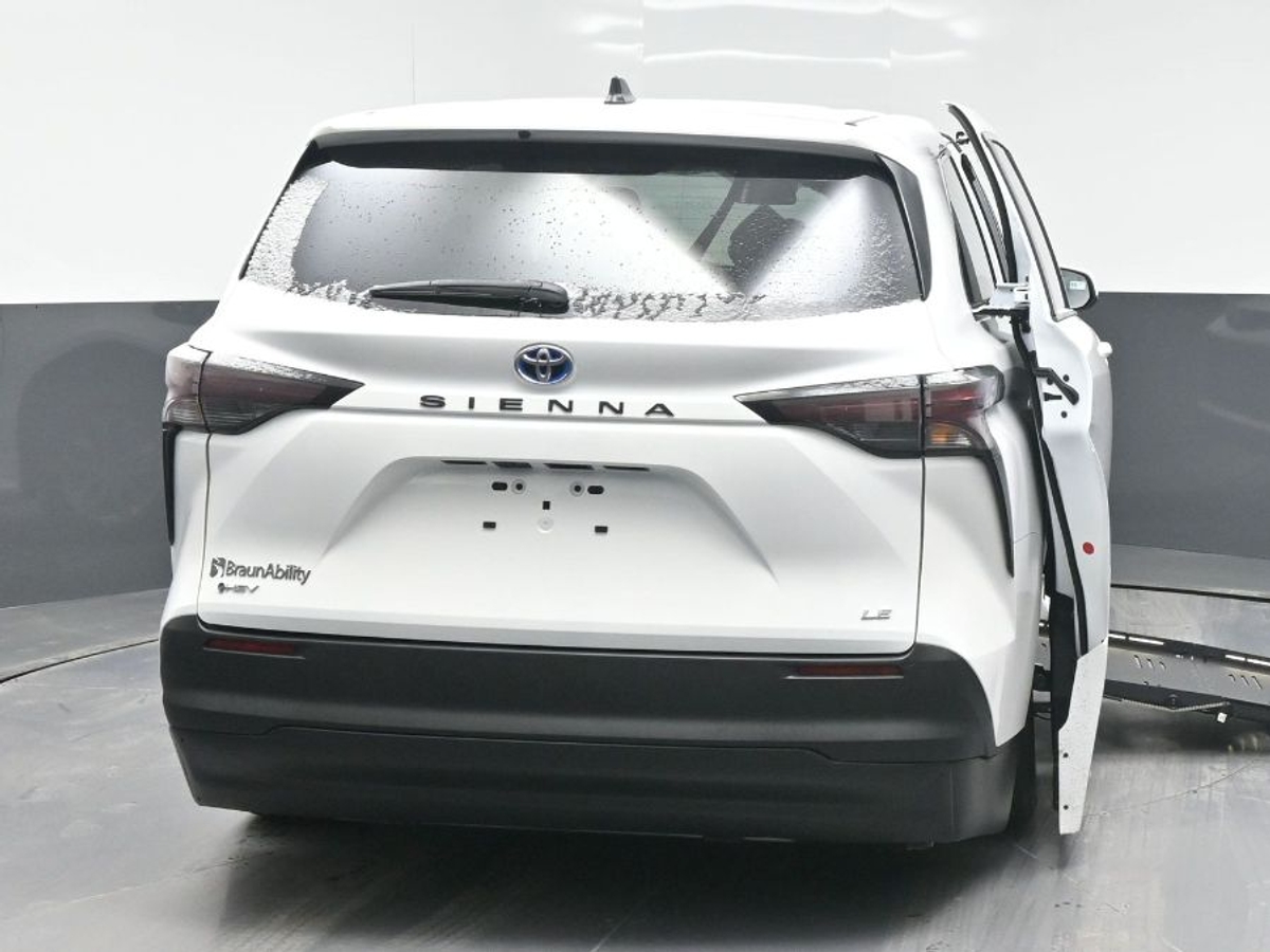 2025 TOYOTA SIENNA - Image 6